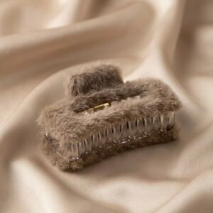 soft faux fur hair claw clip | fluffy hair clutch