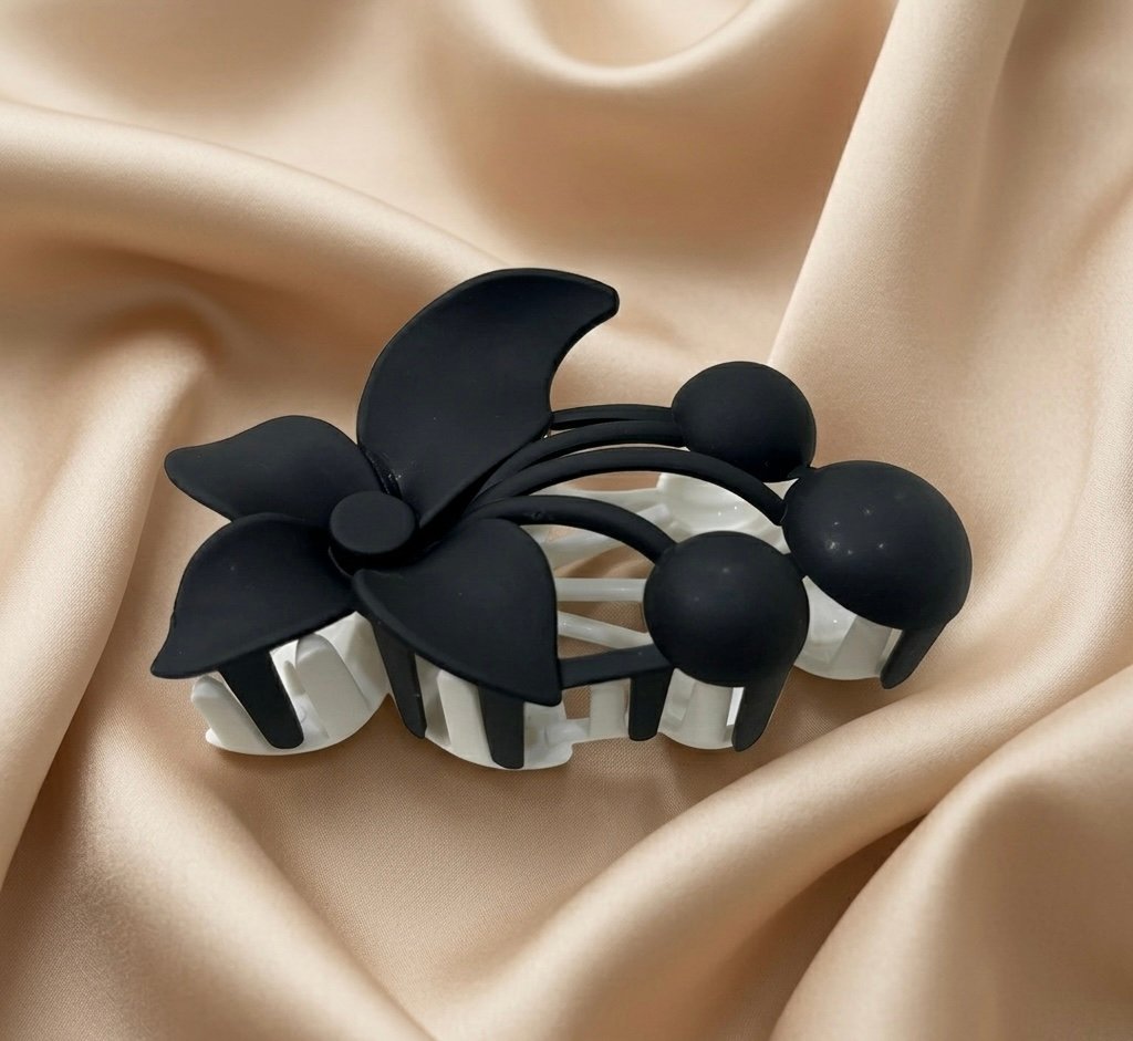 black & white floral hair clutcher | trendy dual tone strong grip hair clip black & white floral hair clutcher | trendy dual tone strong grip hair clip